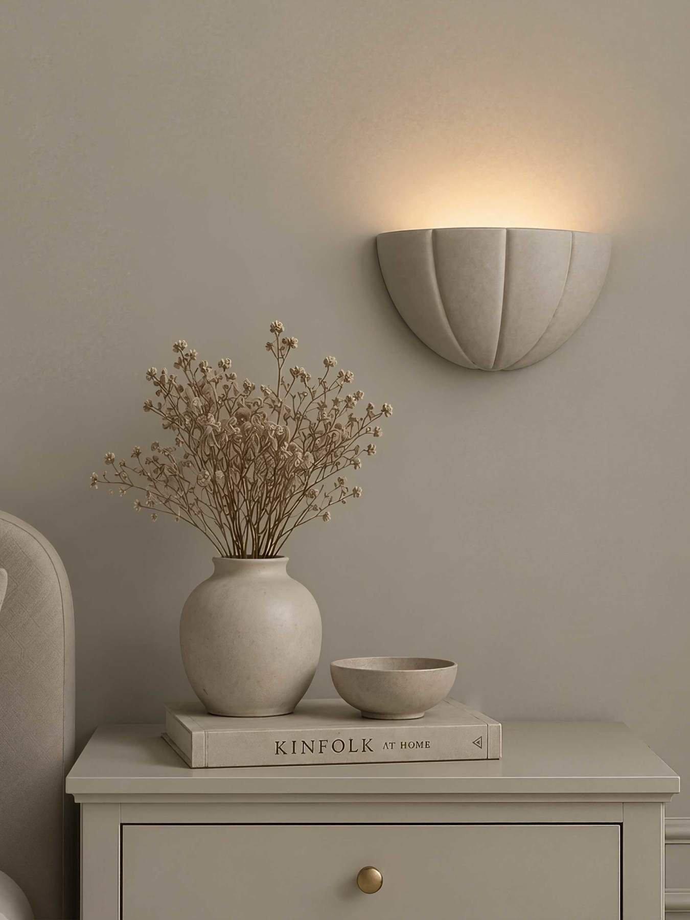 ValueLights Leonardo Scallop Curve Ceramic Flush Wall Sconce Light with Bulb in Pale Grey - Image 5