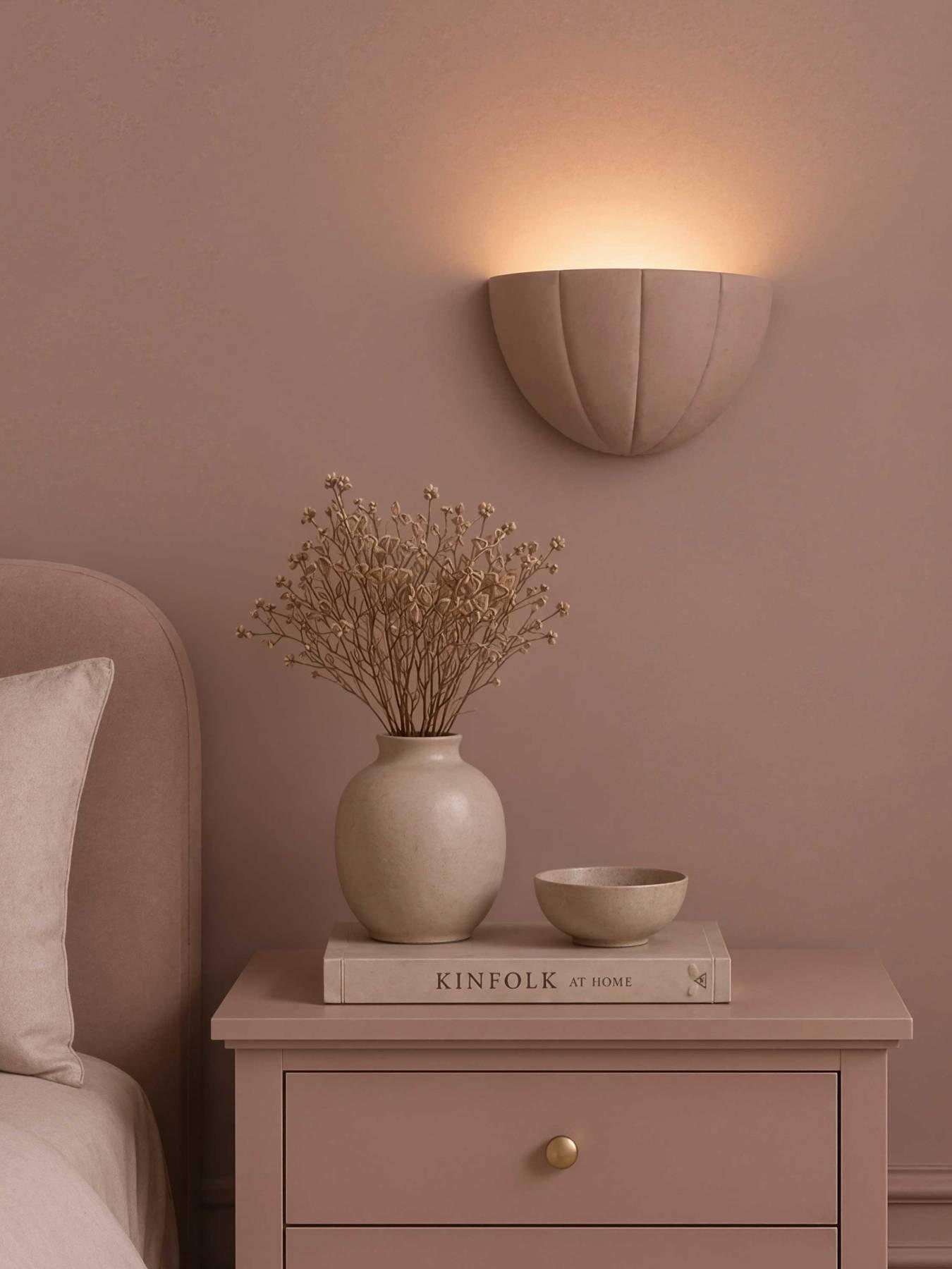 ValueLights Leonardo Scallop Curve Ceramic Flush Wall Sconce Light with Bulb in Dusty Pink - Image 5
