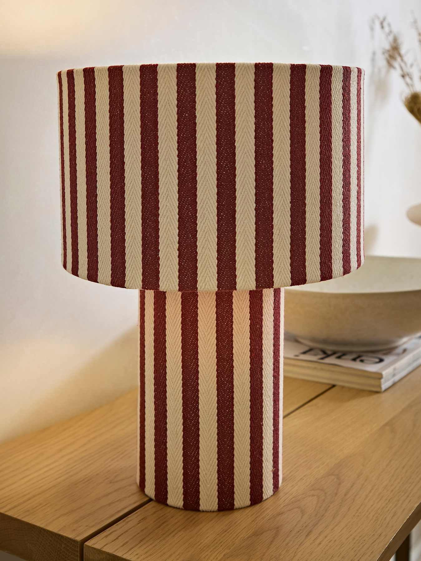 ValueLights Florence Burgundy Deckchair Linen Table Lamp and Warm White Bulb