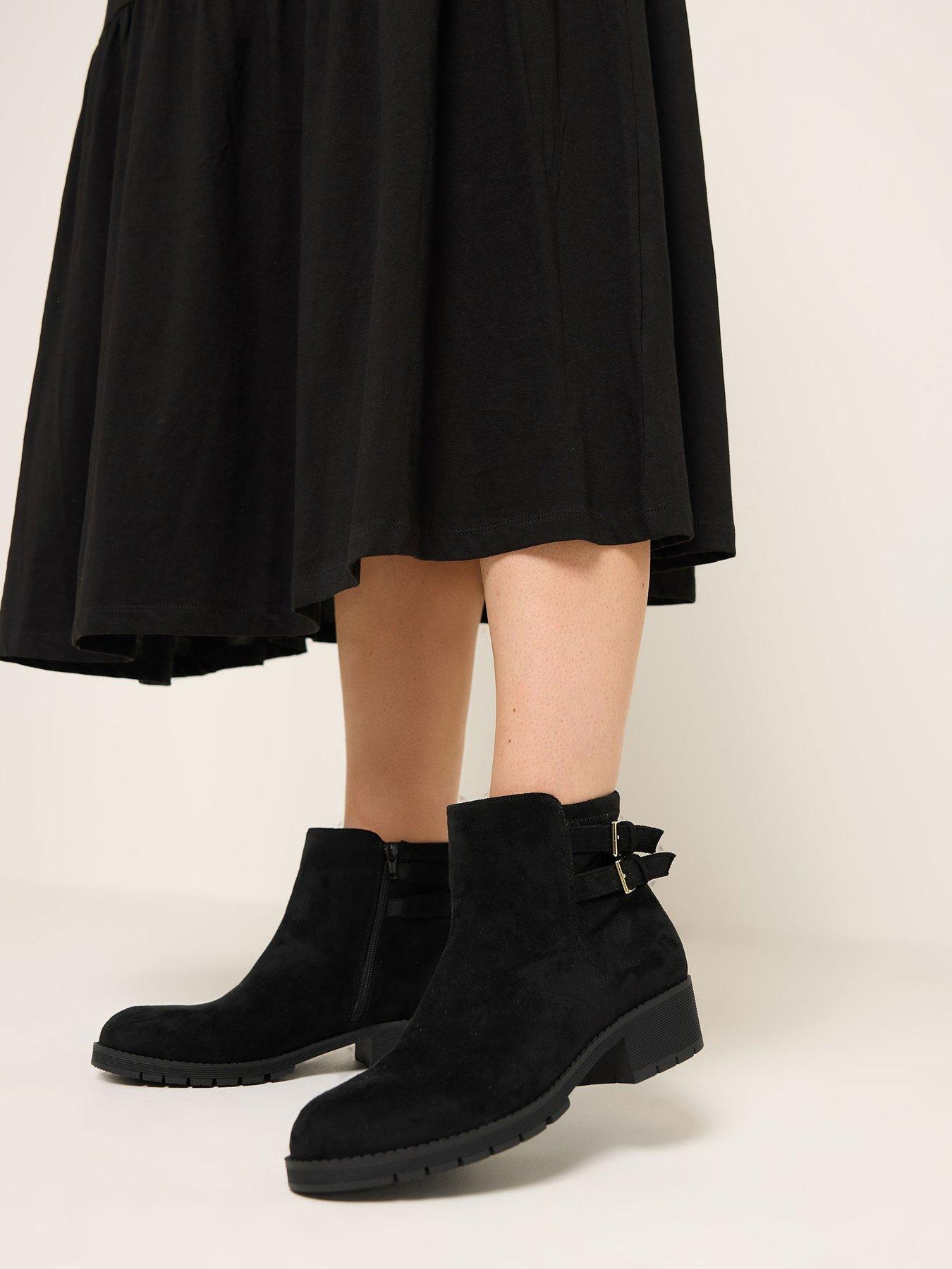 Image 4 of 4 of Yours Curve Wide Fit Double Buckle Chelsea Boot - Black