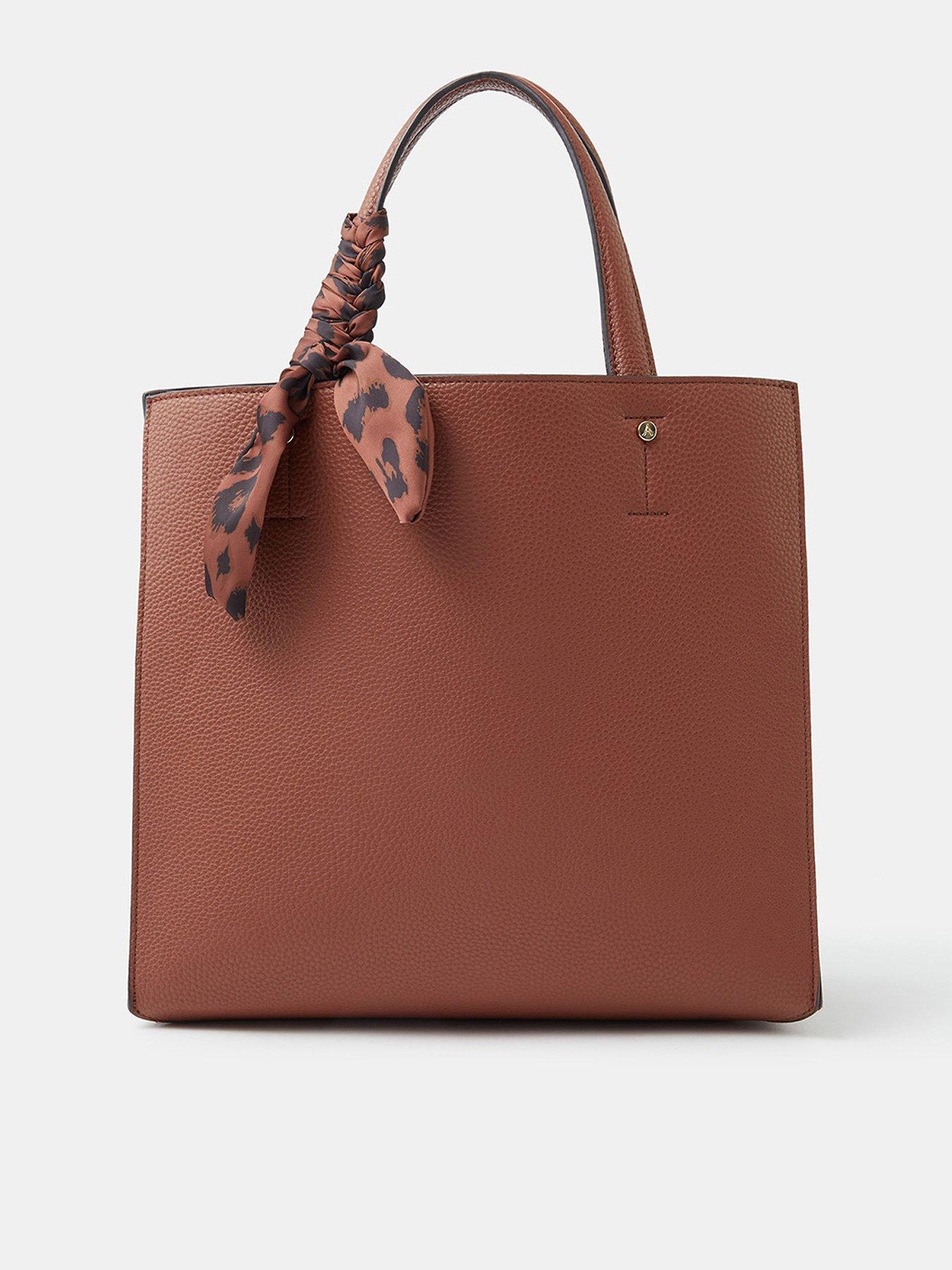 Image 1 of 5 of Accessorize Bf Izzie Handheld