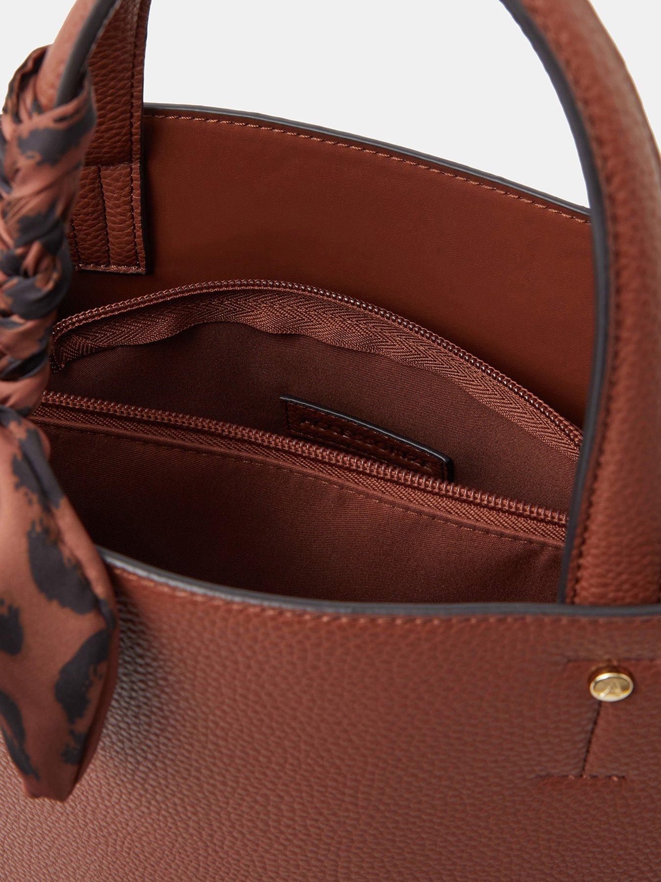Image 4 of 5 of Accessorize Bf Izzie Handheld