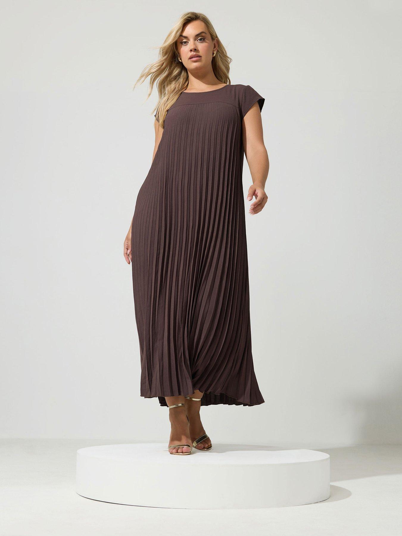 Image 1 of 4 of Yours Curve Pleated Maxi Dress - Brown