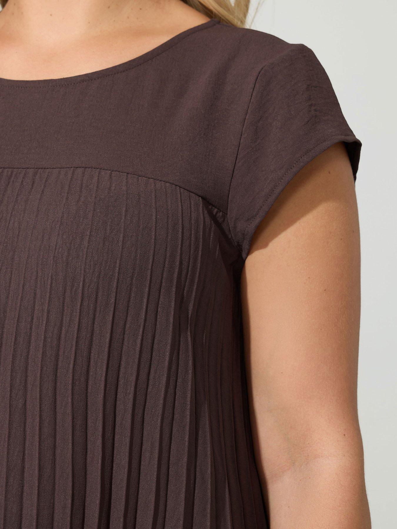 Image 4 of 4 of Yours Curve Pleated Maxi Dress - Brown