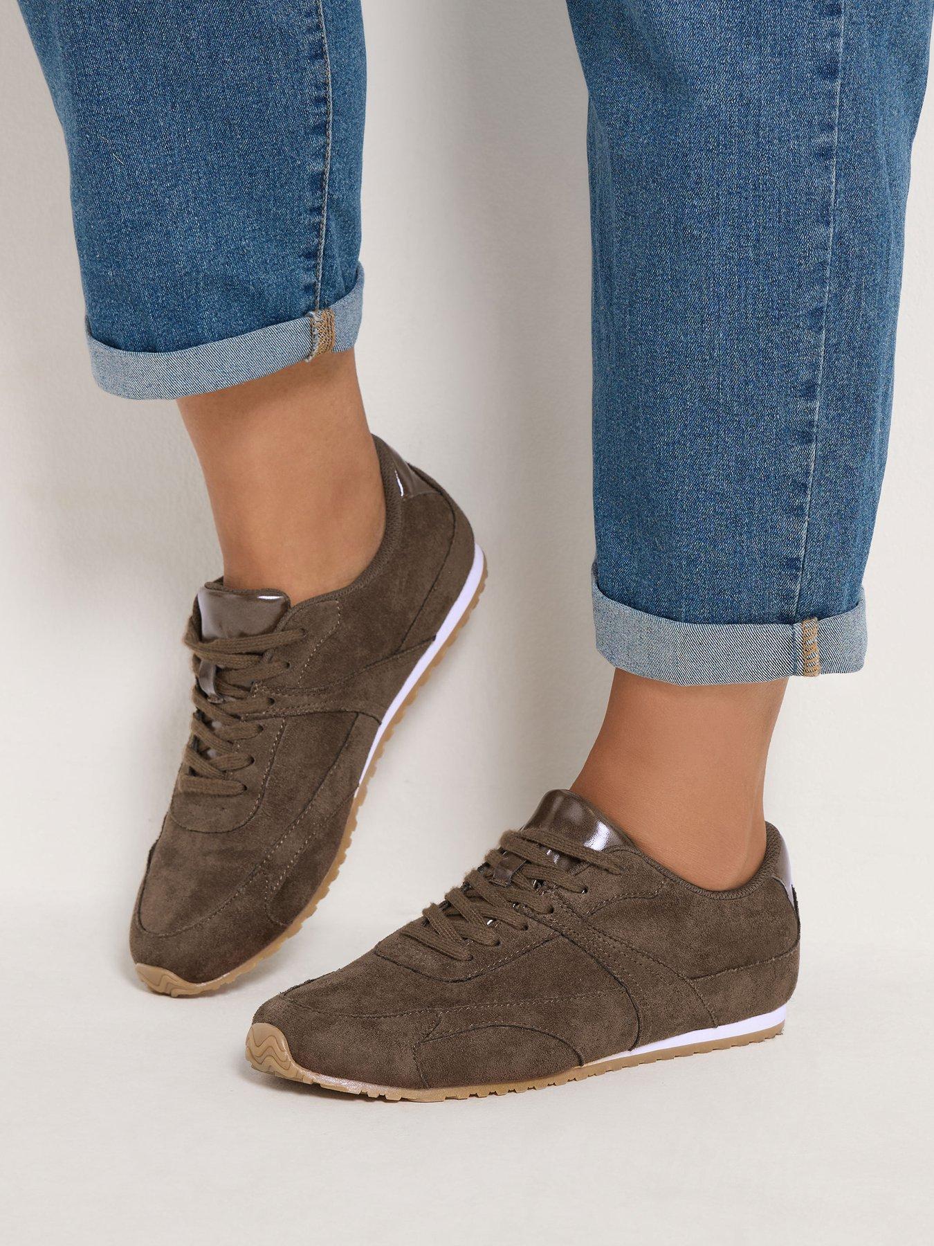 Image 4 of 4 of Yours Curve Extra Wide Fit Slim Sole Trainers - Brown