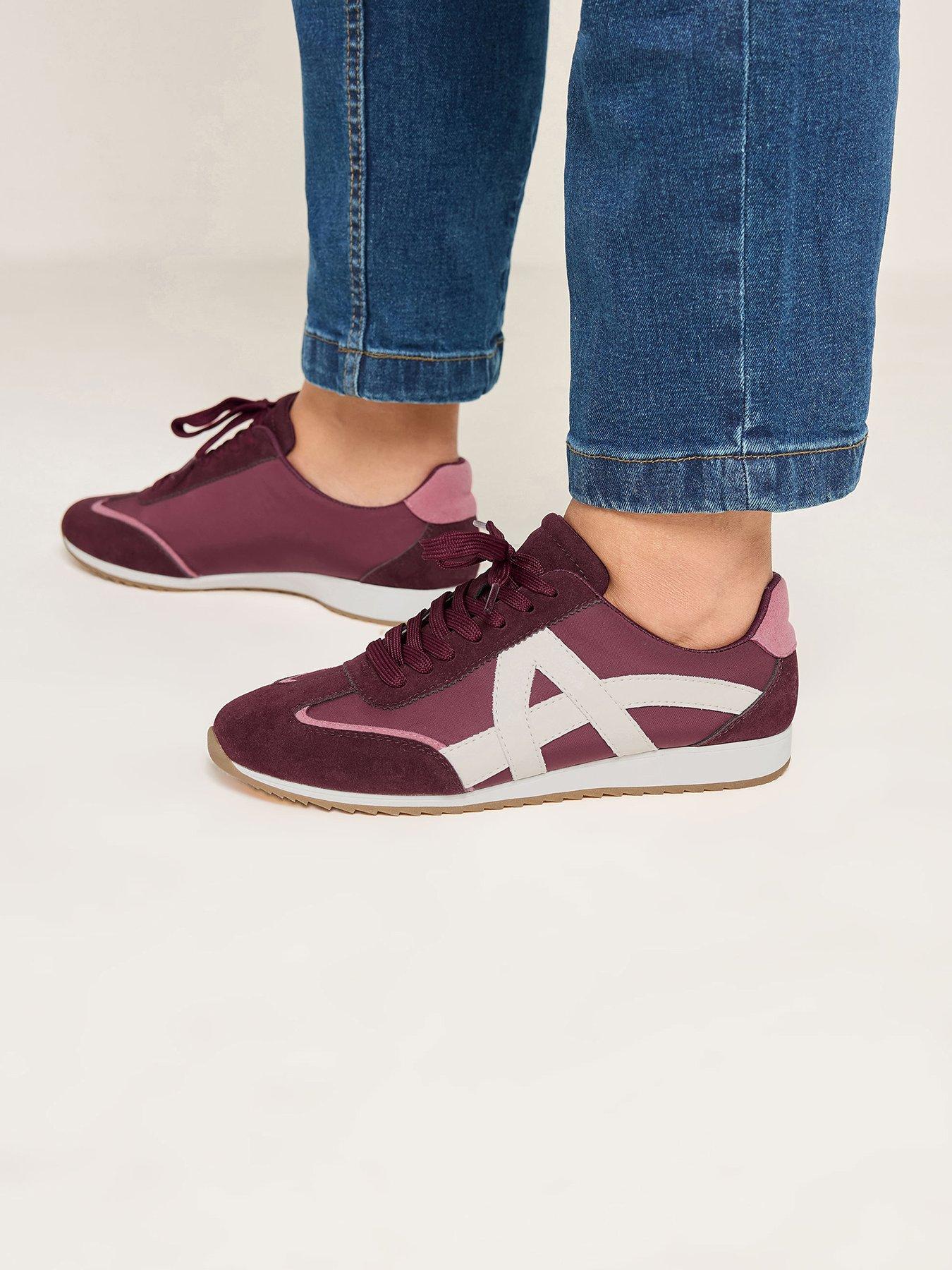 Yours Curve Wide Fit Feature Panel Slim Sole Runner Trainer - Burgundy Red