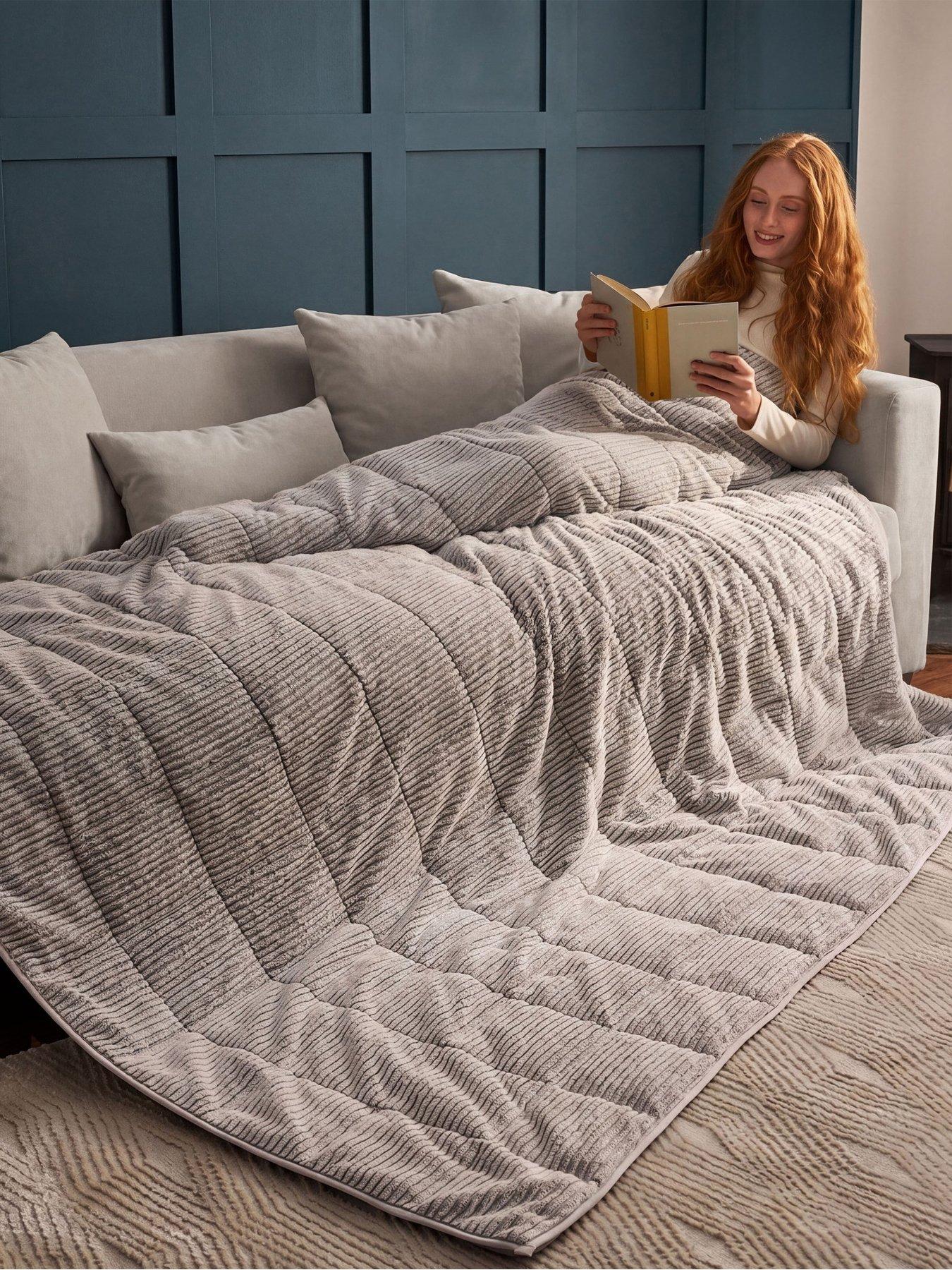 Image 4 of 7 of Silentnight Wellbeing Collection Weighted Blanket Adults 6.8 KG Faux Fur - 150x200cm