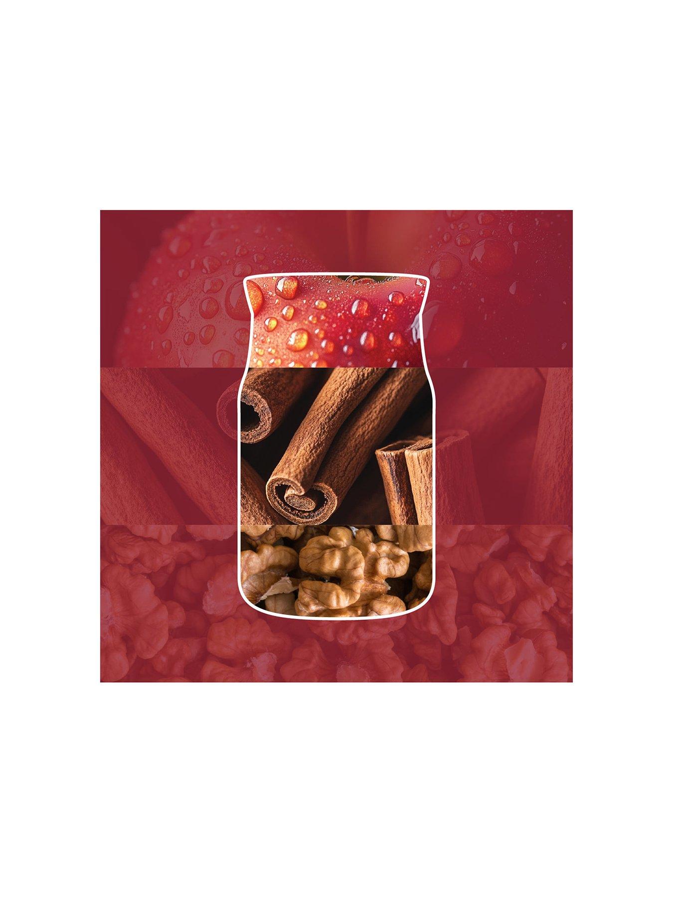 Image 2 of 5 of Yankee Candle Yankee Red Apple Wreath Medium Candle