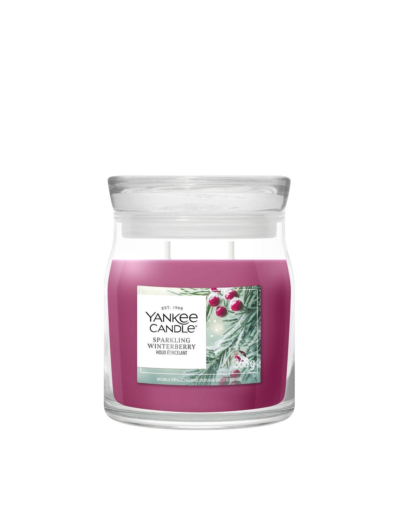 Yankee Candle Yankee Sparkling Winterberry Medium Candle
