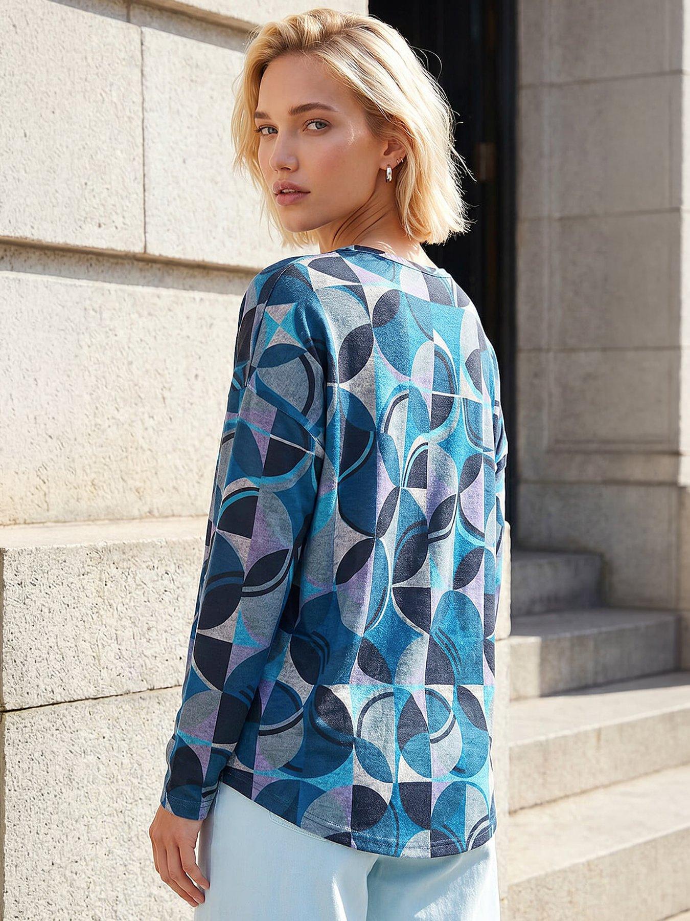 Image 3 of 4 of Roman Geo Print Snit Top