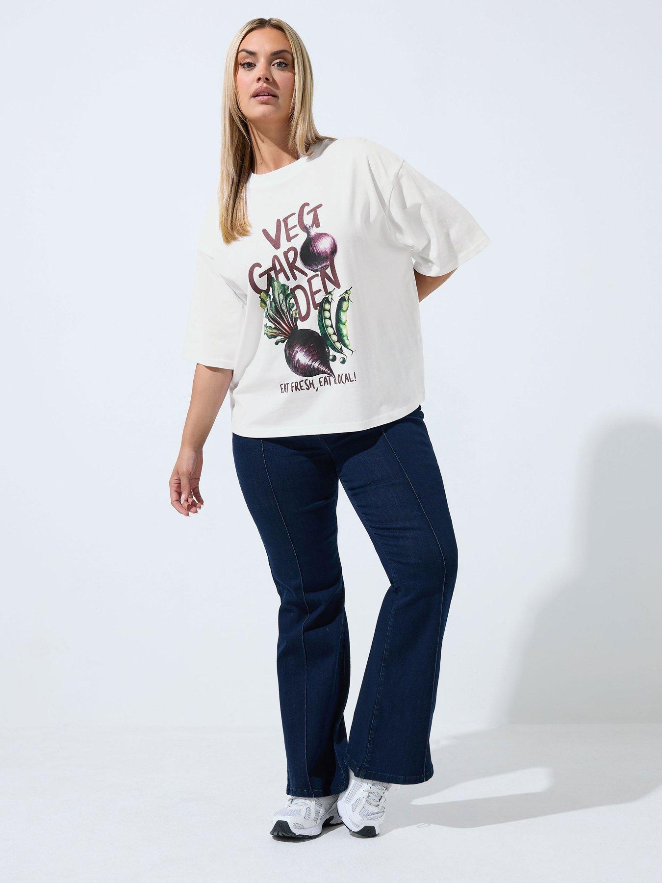 Image 3 of 4 of Yours Curve Graphic 'Veg Garden' &nbsp;Boxy T-Shirt - White