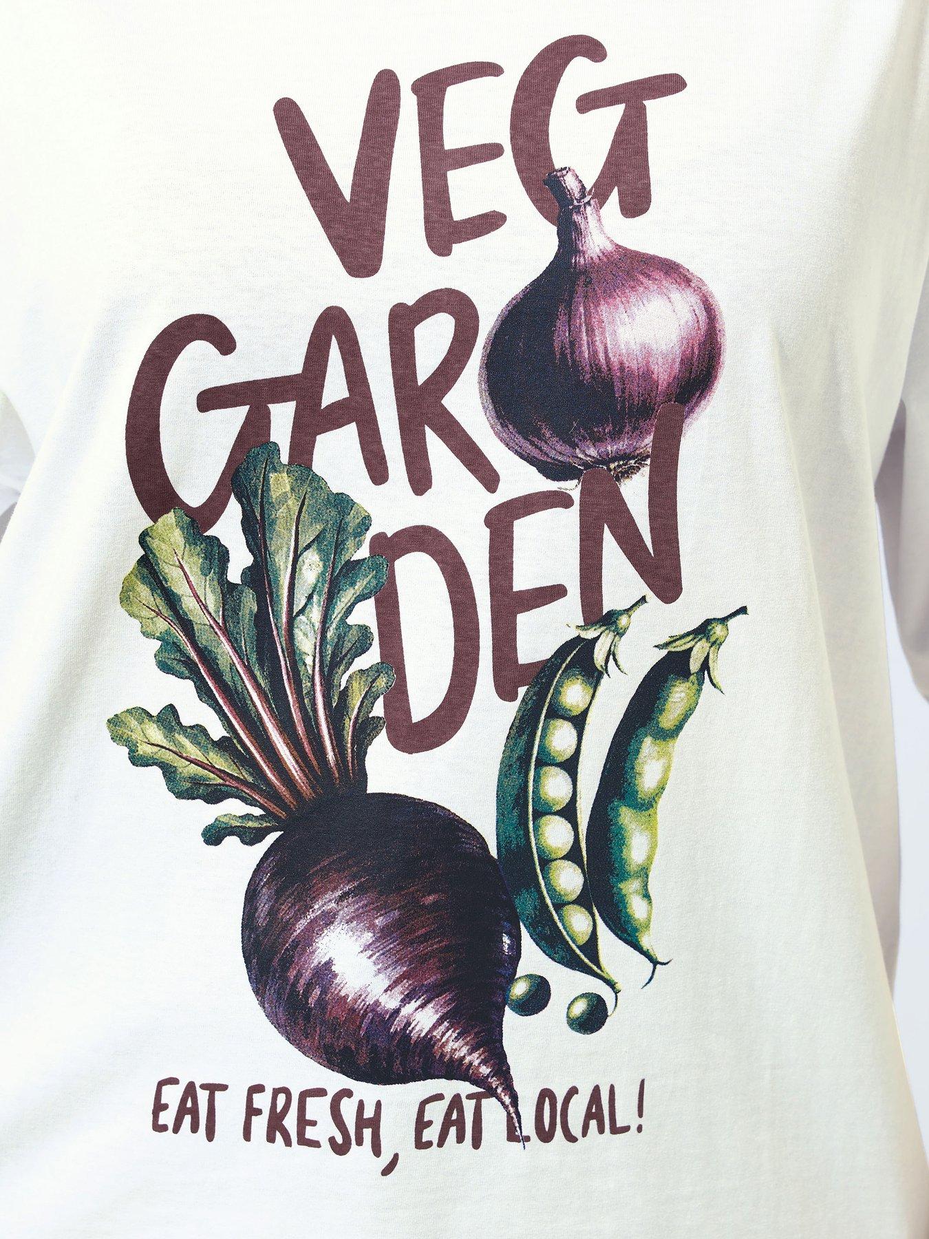 Image 4 of 4 of Yours Curve Graphic 'Veg Garden' &nbsp;Boxy T-Shirt - White
