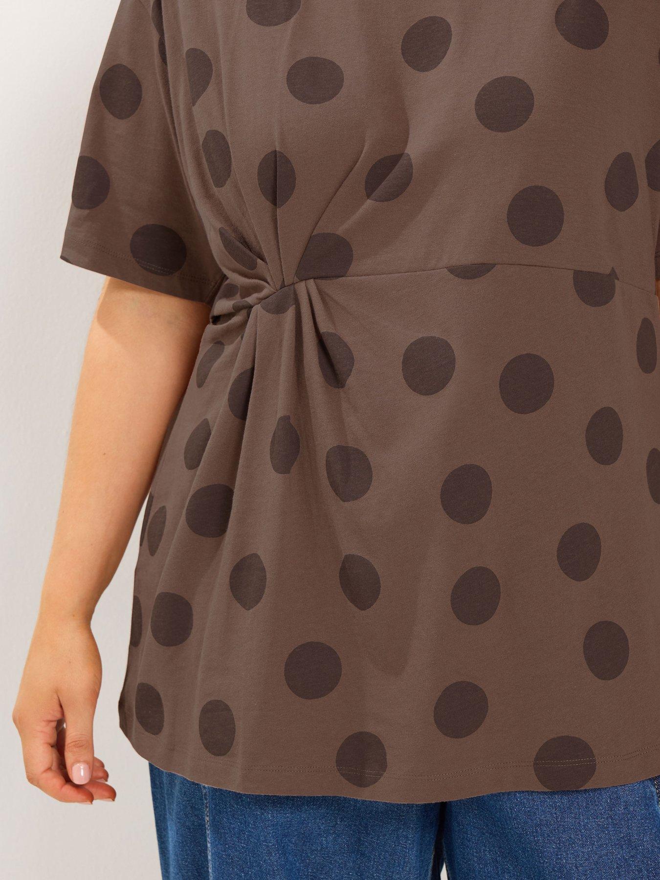 Image 4 of 4 of Yours Curve Polka Dot Twist Front T-Shirt - Brown