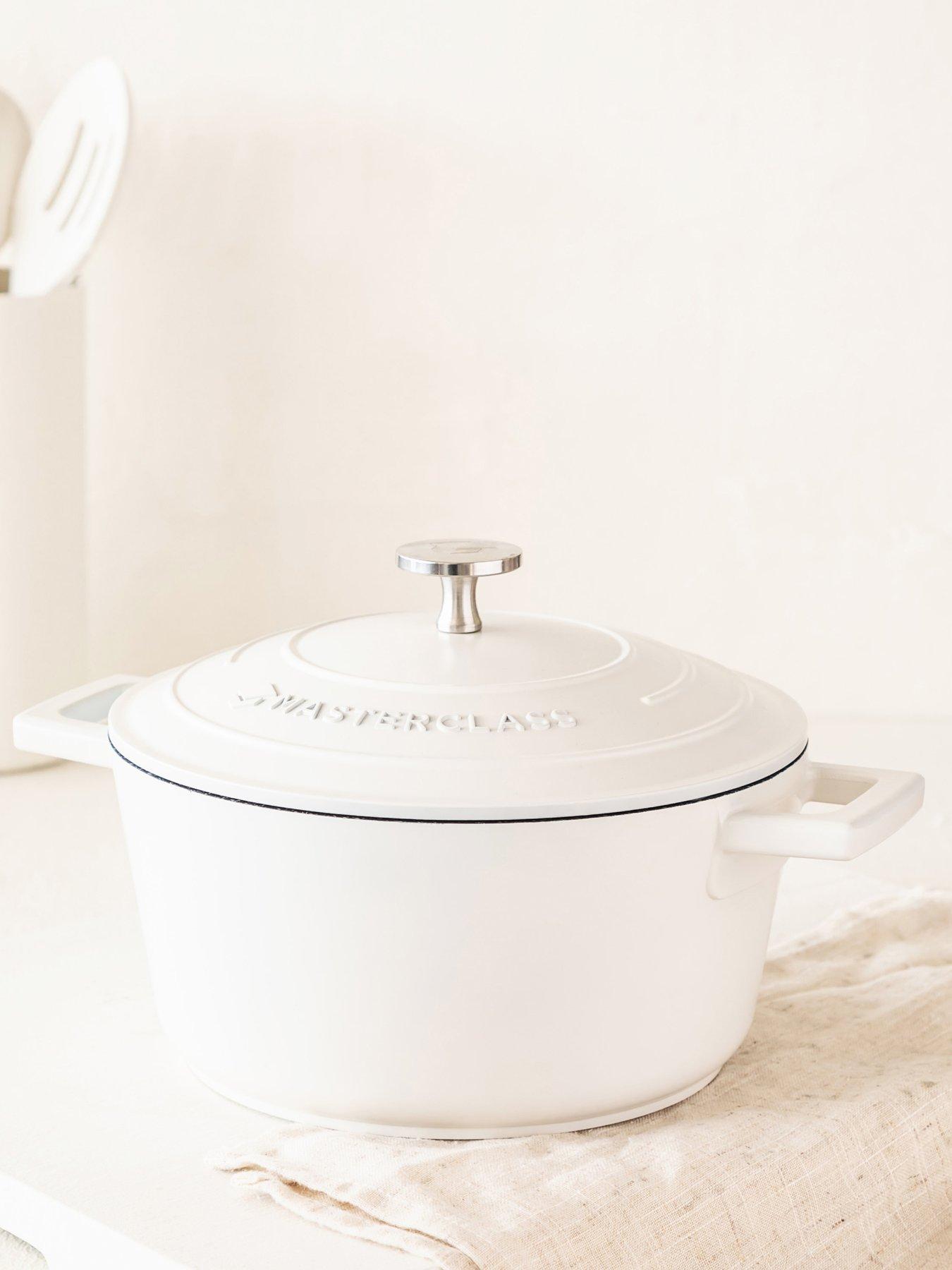 MasterClass 2.5 Litre Casserole Dish With Lid - Cream