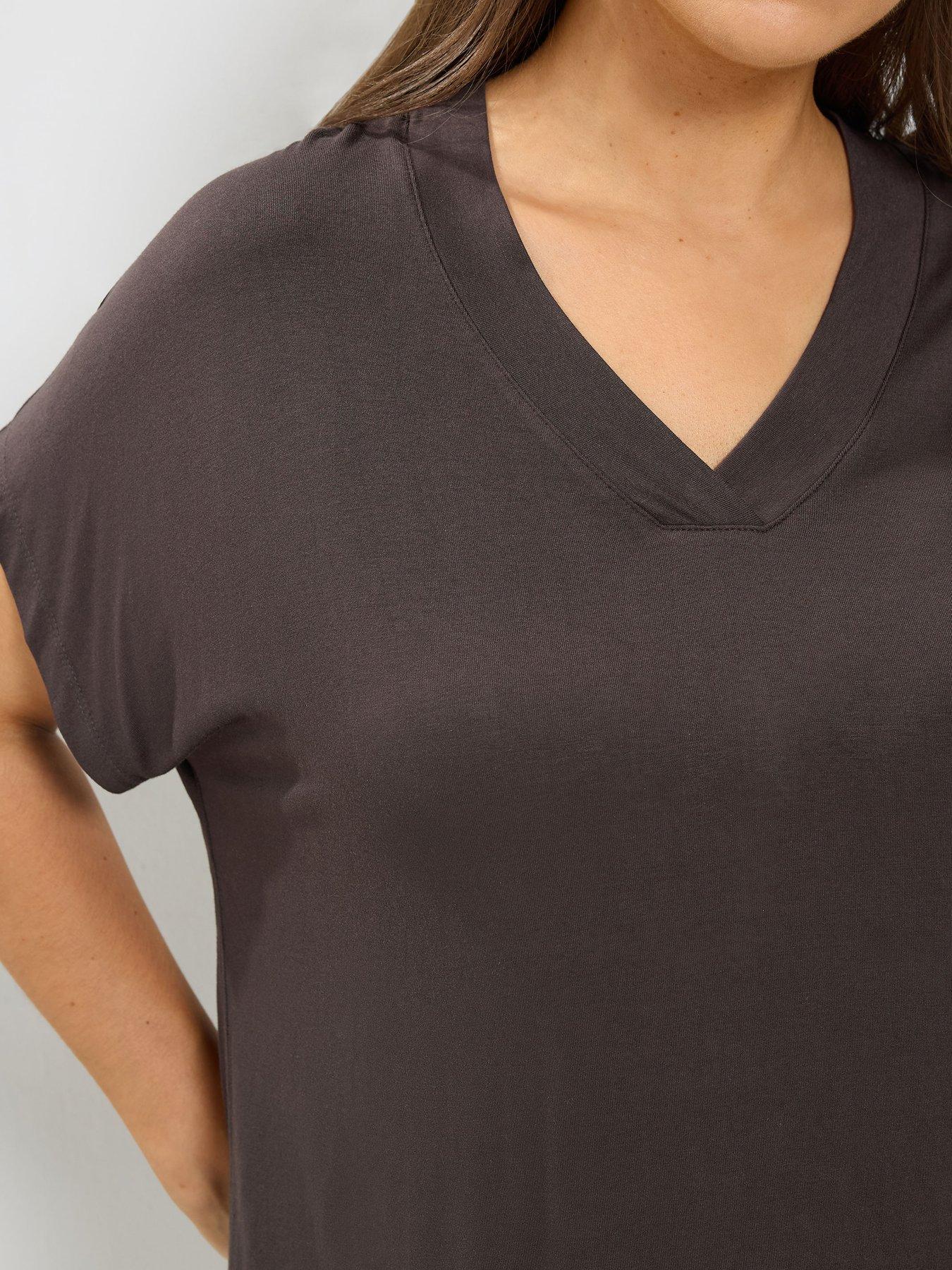 Image 4 of 4 of Yours Curve Grown On Sleeve T-Shirt - Brown