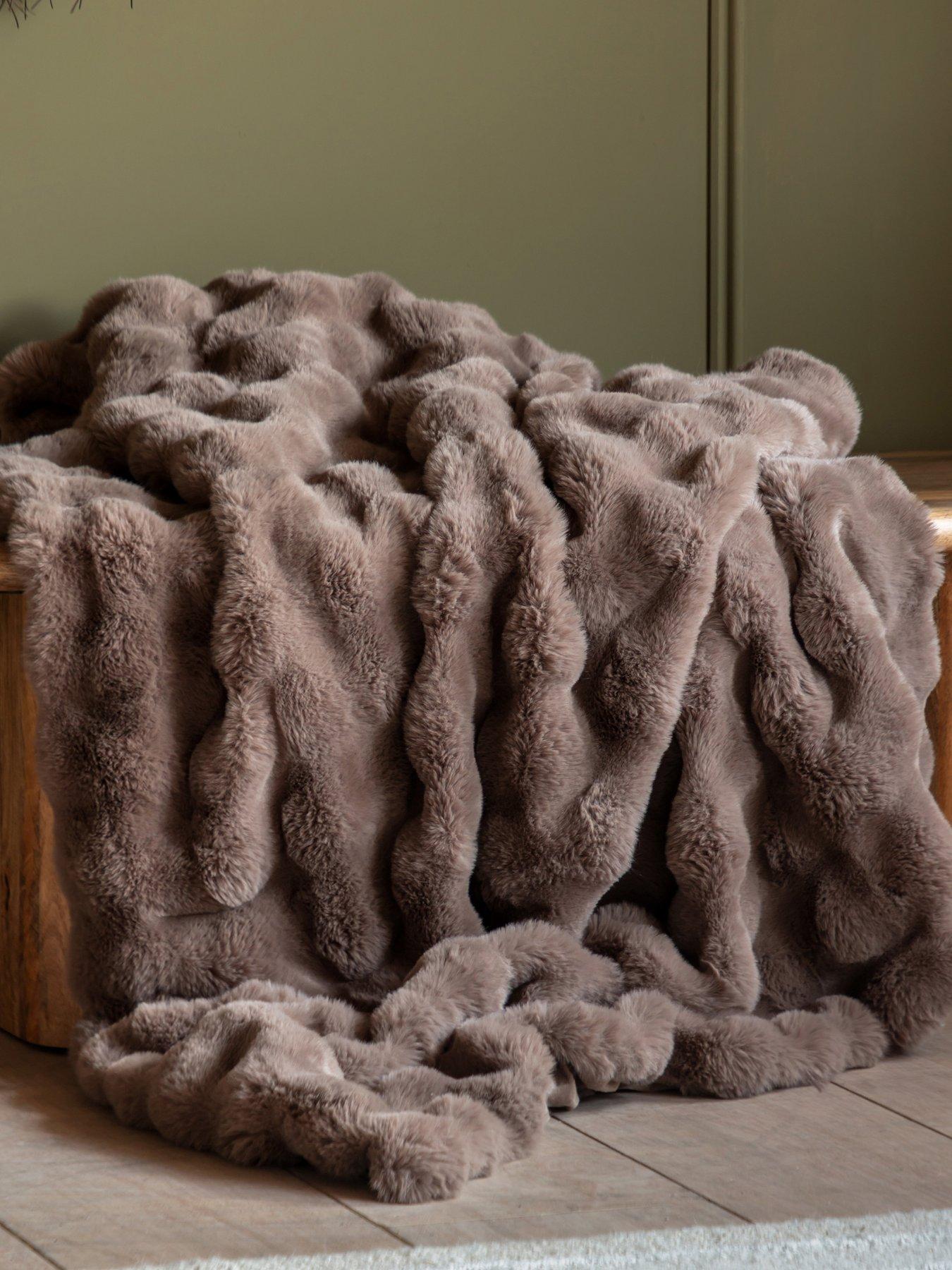 Crossland Grove Marshmallows Faux Fur Throw Blanket in Brown 130x170cm - Image 3