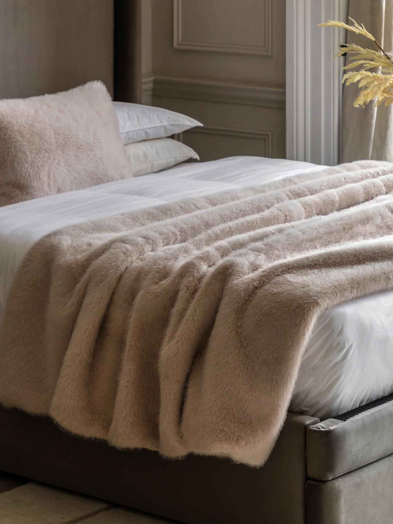 Gallery Direct Maple Faux Fur Throw Oatmeal 150x200cm