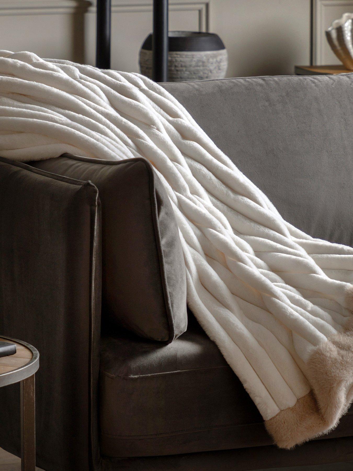 Gallery Direct Whinfell Luxury Faux Fur Throw Cream 150x200cm