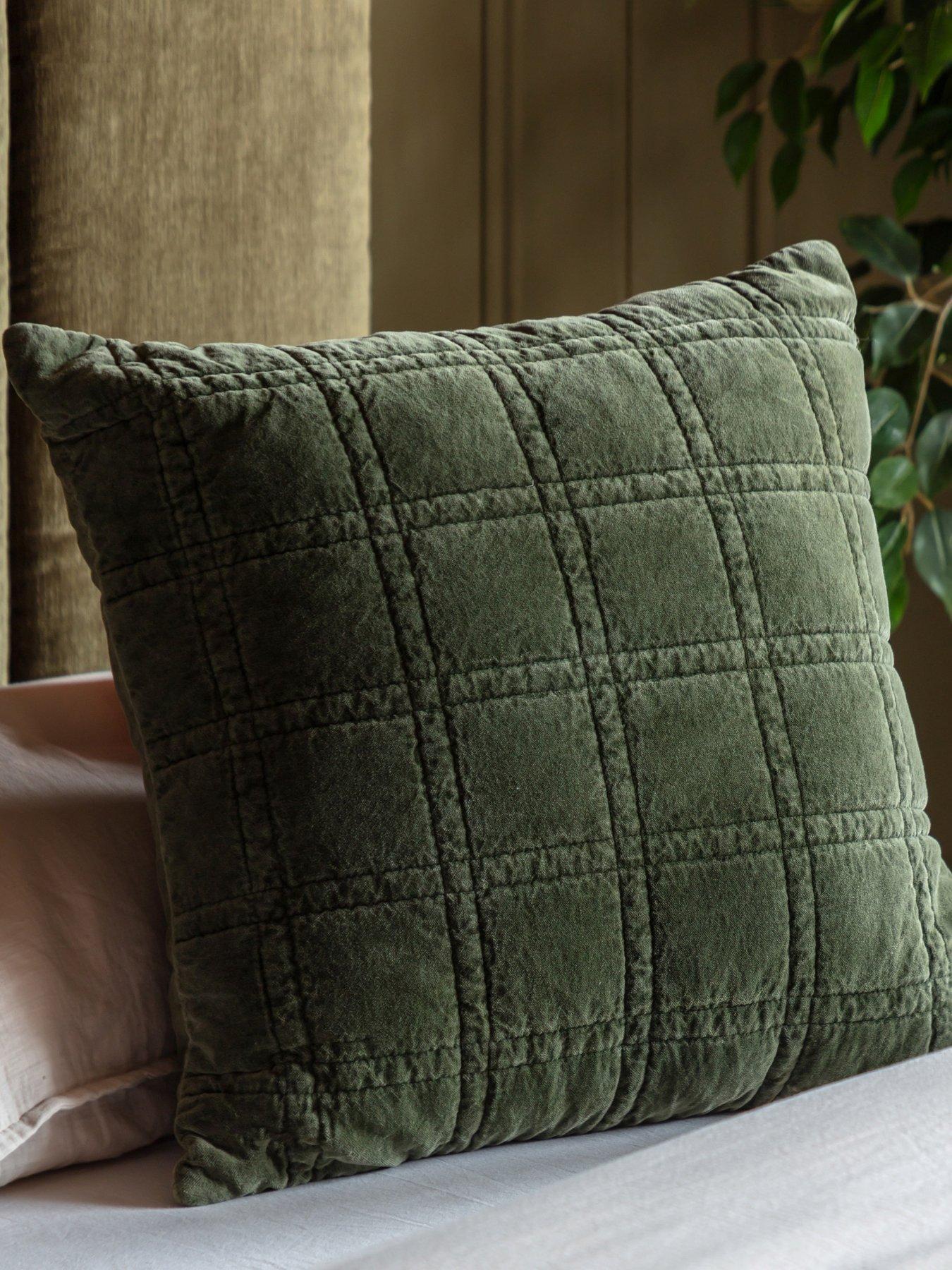 Gallery Home Unisex Green Cotton Velvet Quilted Cushion - Image 5