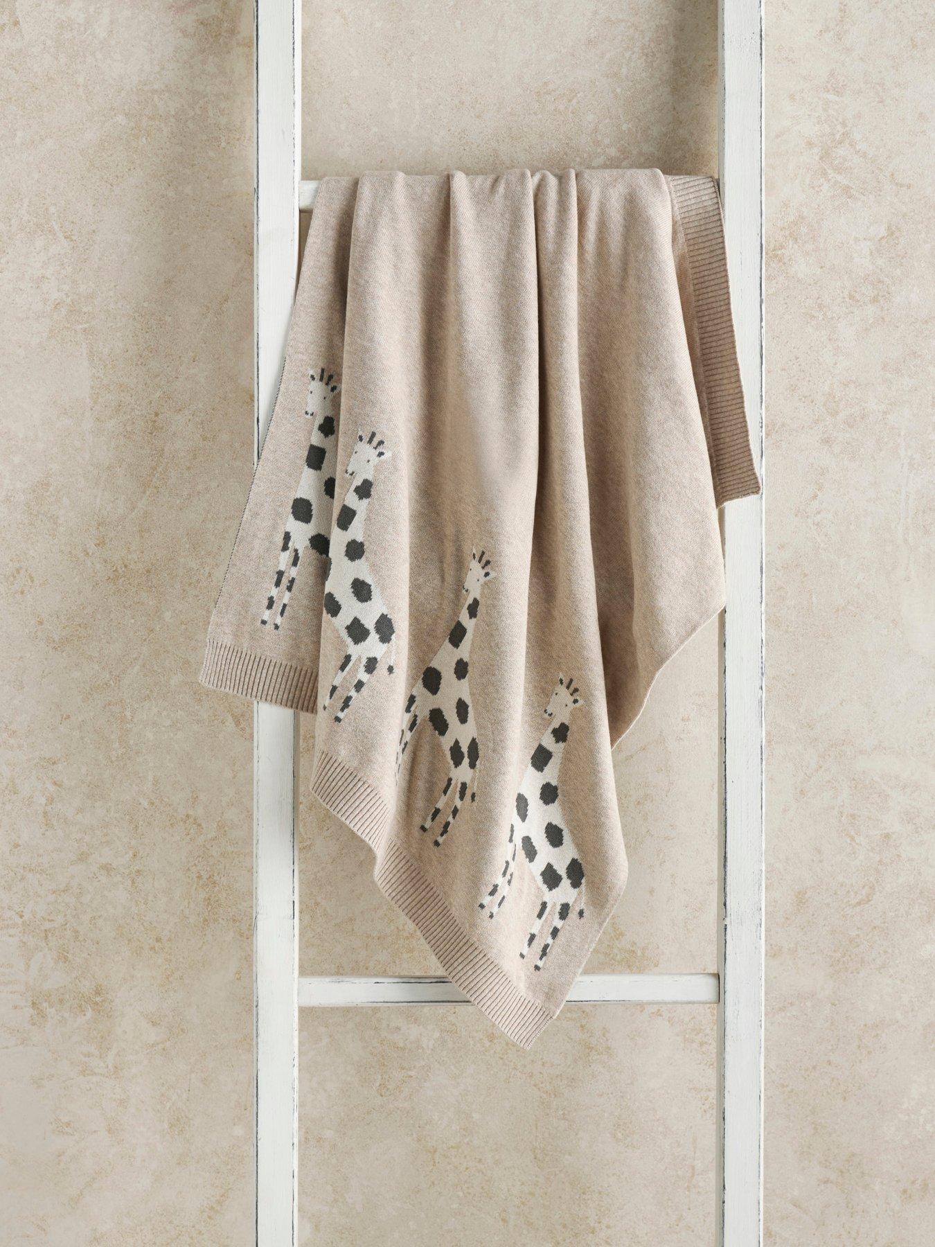 Giraffe Knitted Blanket - Oatmeal - Image 2