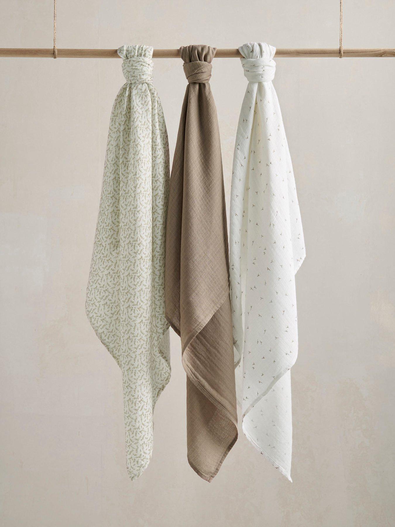 Mamas & Papas 3 Pack Large Cotton Muslin Squares, Welcome To The World, Seedling - Image 3