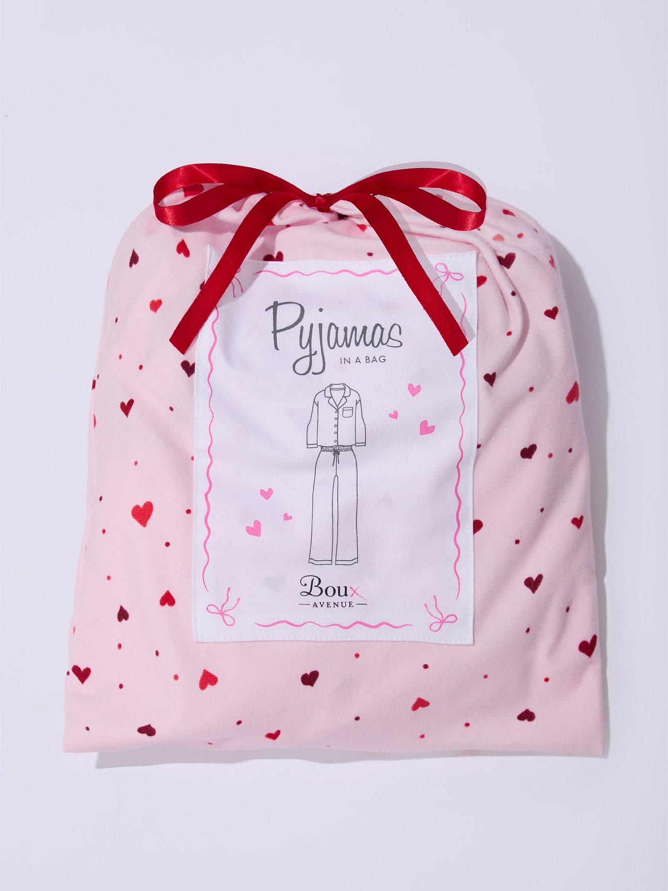 Image 7 of 7 of Boux Avenue Ditsy Heart Pyjama In A Bag - Pink Mix