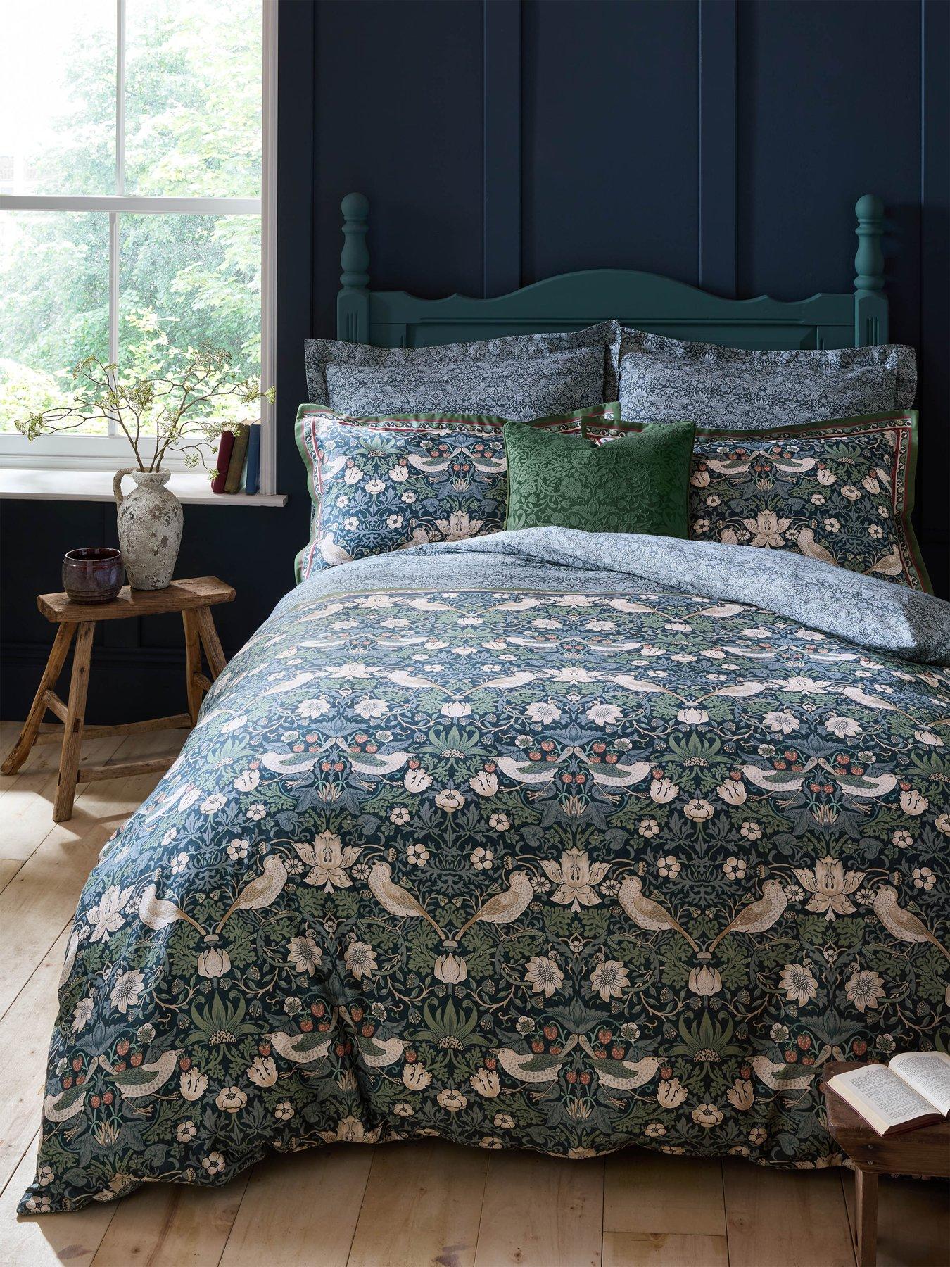 William Morris at Home Midnight Strawberrythief King Quilt Set 230cm X 220cm