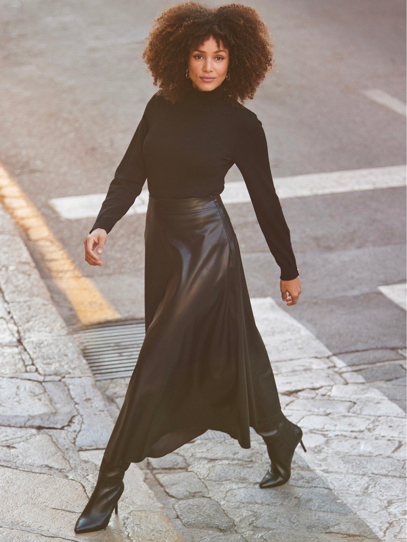 Image 4 of 5 of Sosandar Womens Faux Leather Flared Midaxi Skirt - Black