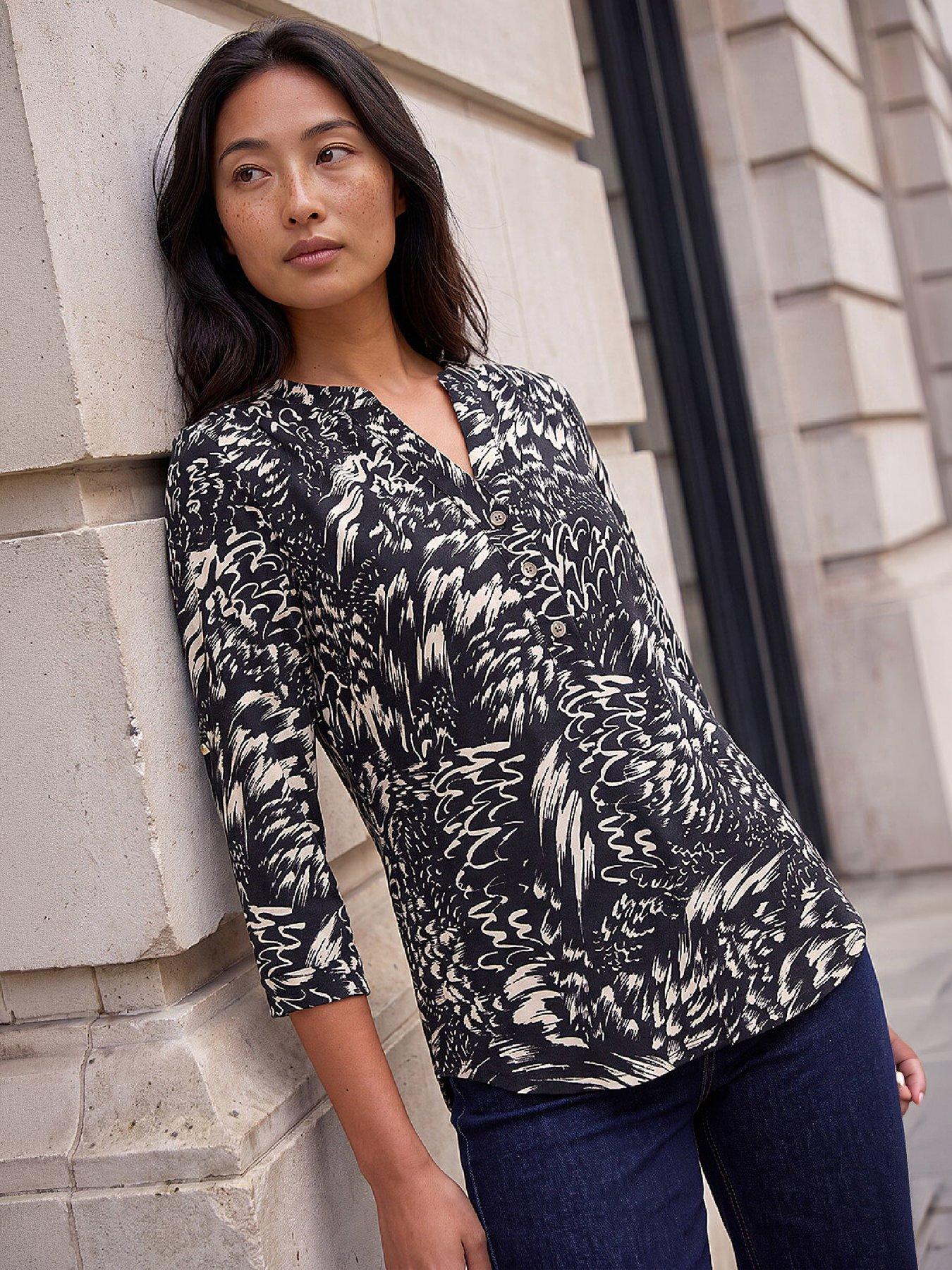 Image 4 of 4 of Roman Womens Petite Abstract Print V-Neck 3/4 Sleeve Shirt - Black