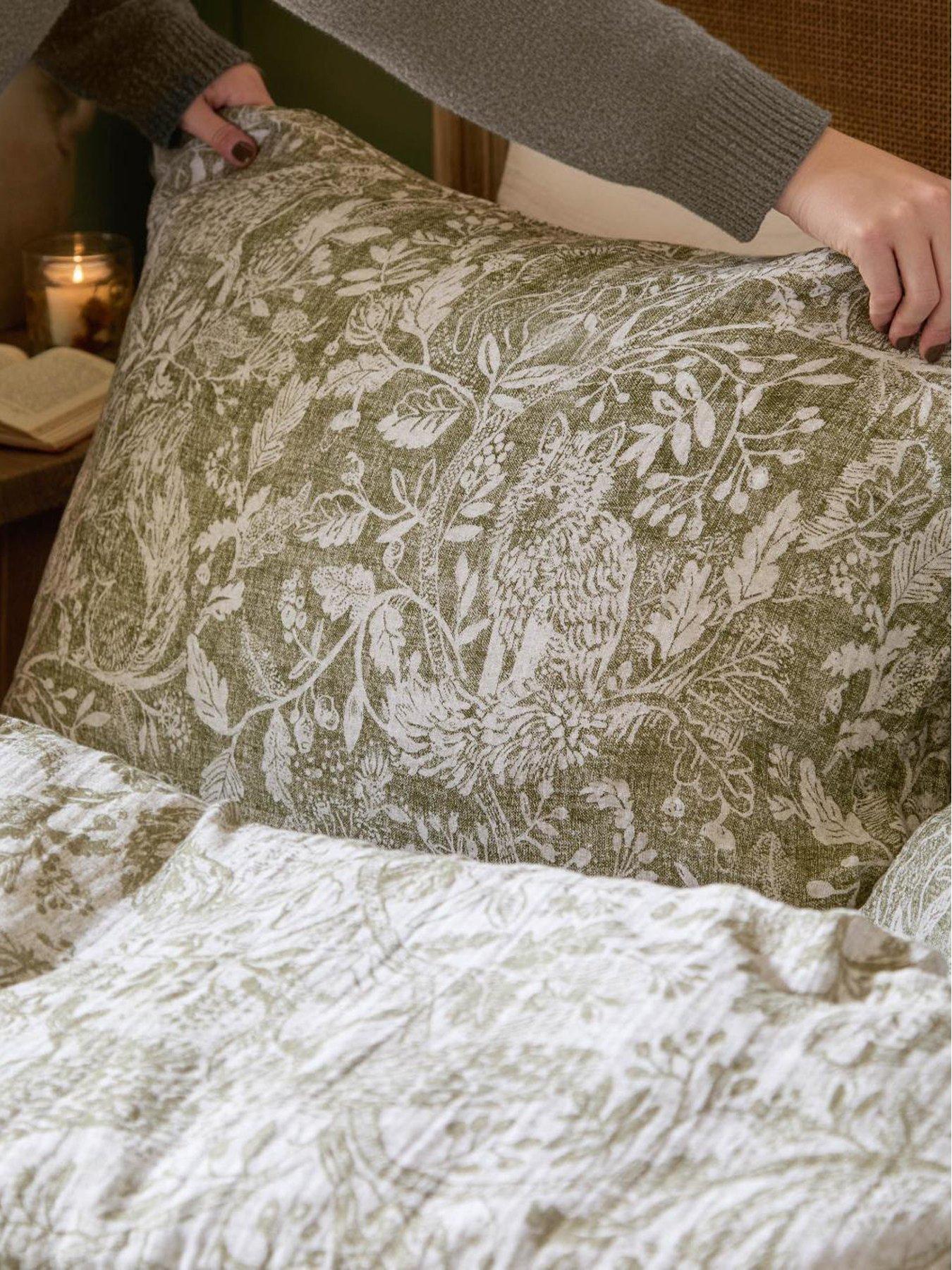 Image 4 of 5 of Voyage Cademuir King Duvet Set Sage