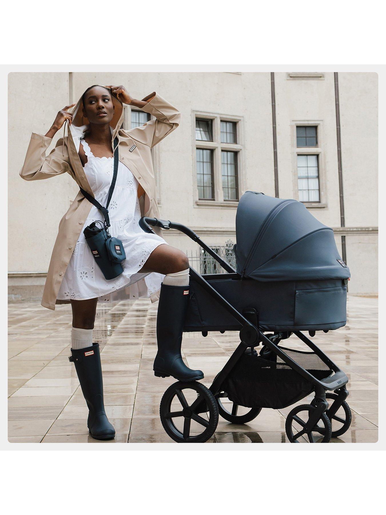 Image 7 of 8 of Venicci Upline 3 Hunter - 4in1 Bundle Tiago Black Car Seat and 360 Base - Navy
