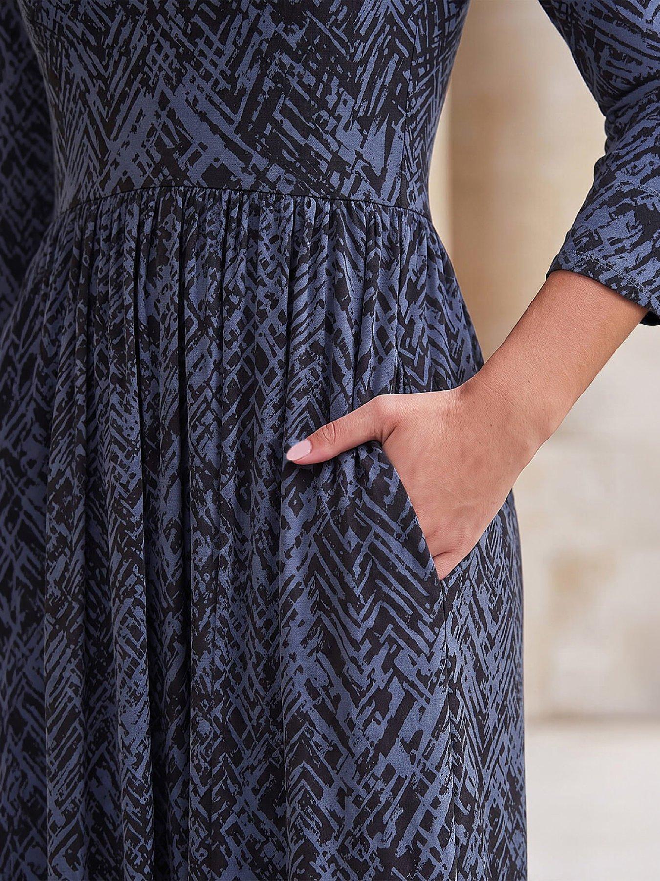 Image 3 of 4 of Roman Paisley Print Stretch Midi Dress