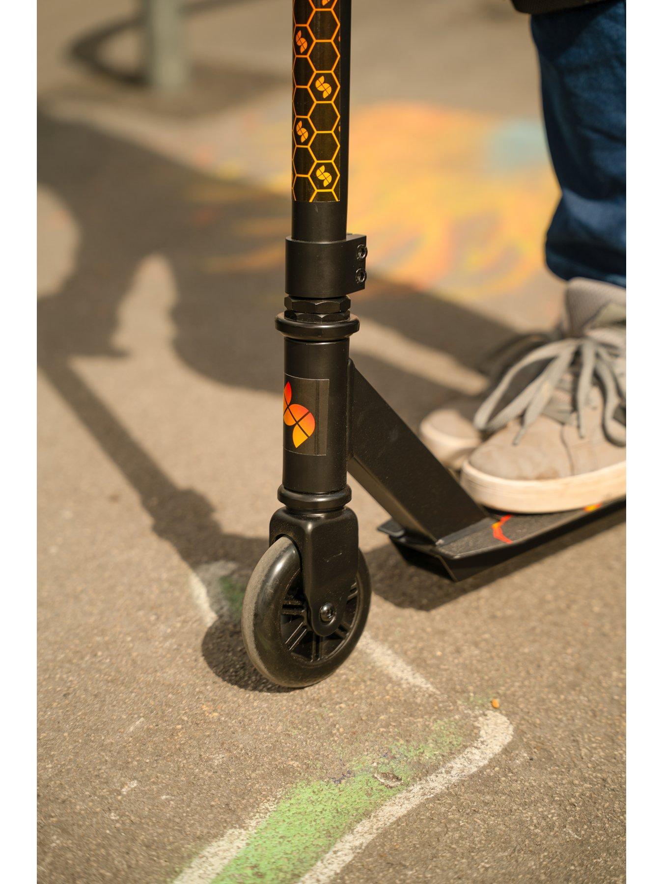 Image 4 of 8 of STUNTED Vulcan Stunt Scooter