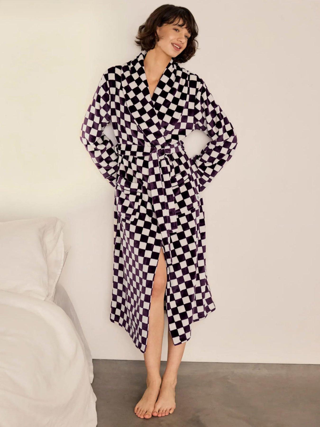 Image 4 of 7 of CHELSEA PEERS Womens Checkerboard Fleece Tie Waist Dressing Gown - Red