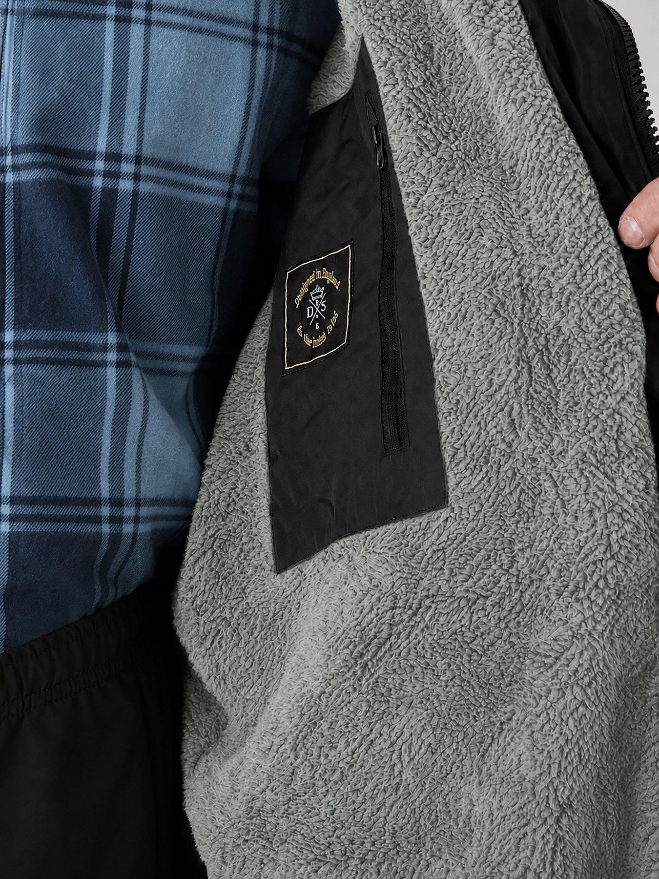 Image 4 of 7 of D555 D555 Sherpa Lined Showerproof Changing Robe