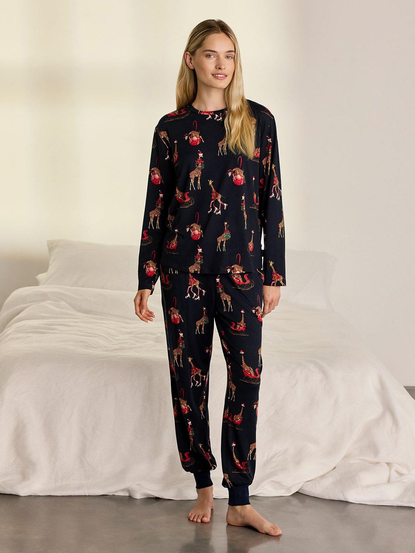 CHELSEA PEERS Womens Christmas Giraffe Print Long Pyjama Set, Dark Blue, Size 8, Women