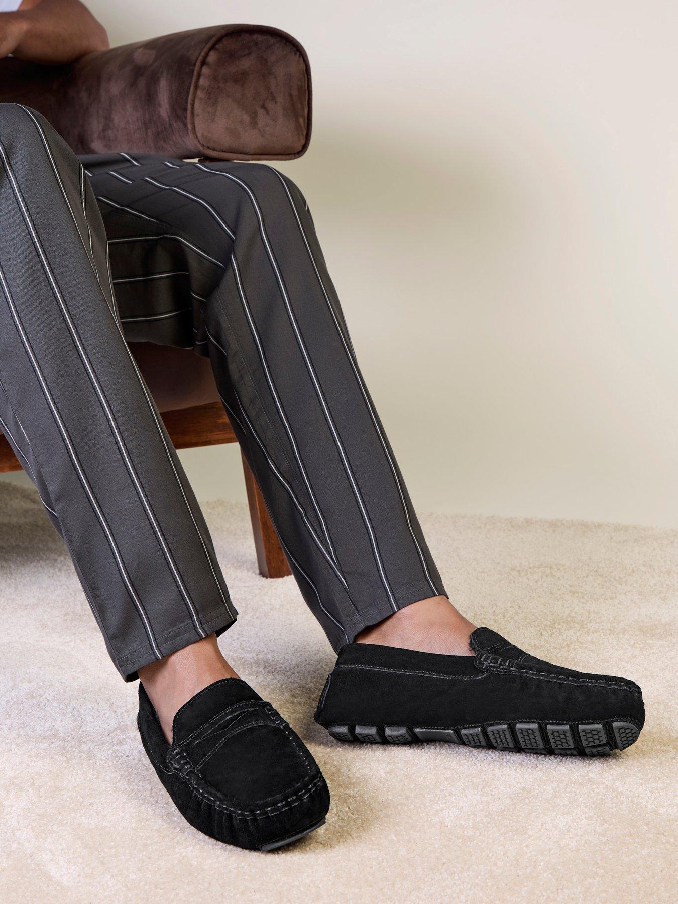 Image 5 of 6 of Totes Isotoner Mens Suede Moccasin Slippers With Faux Fur Lining - Black