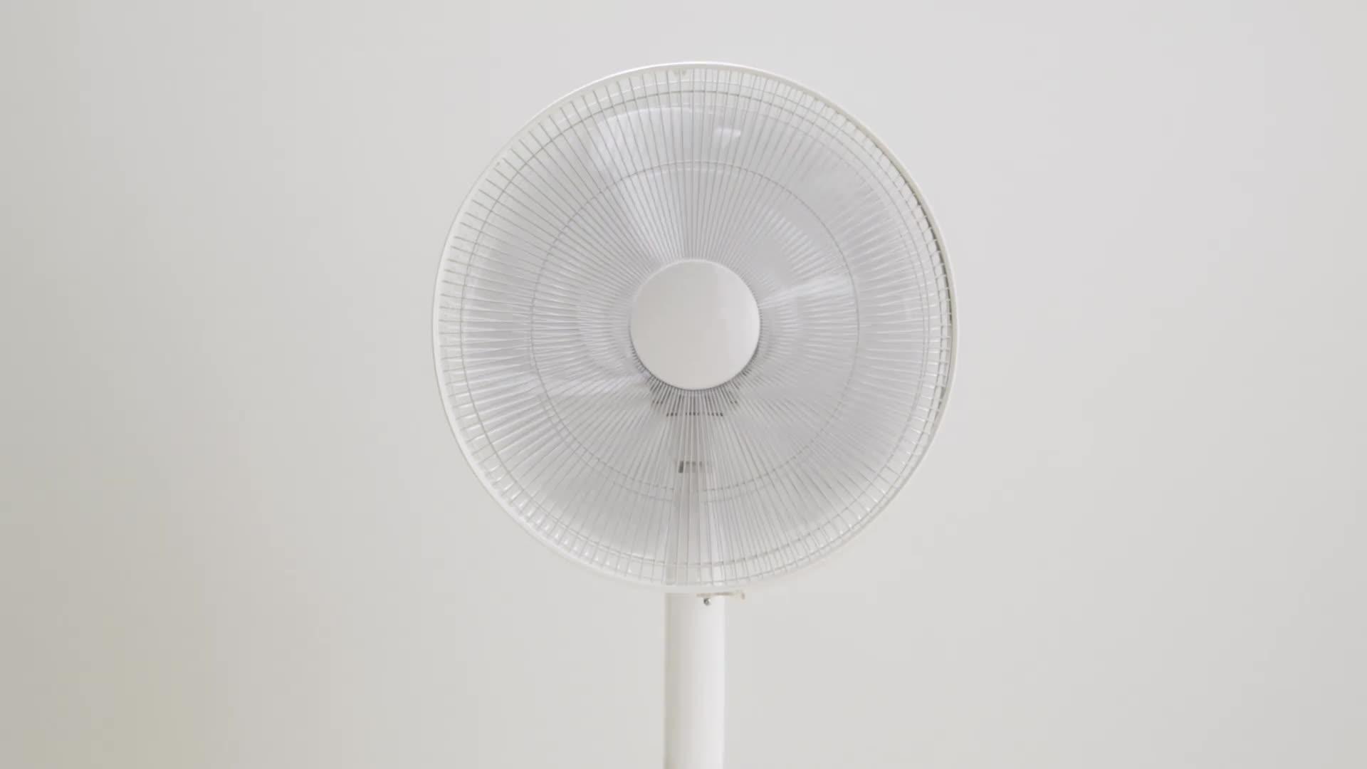 Cool™ AM07 Tower Fan - White/Silver