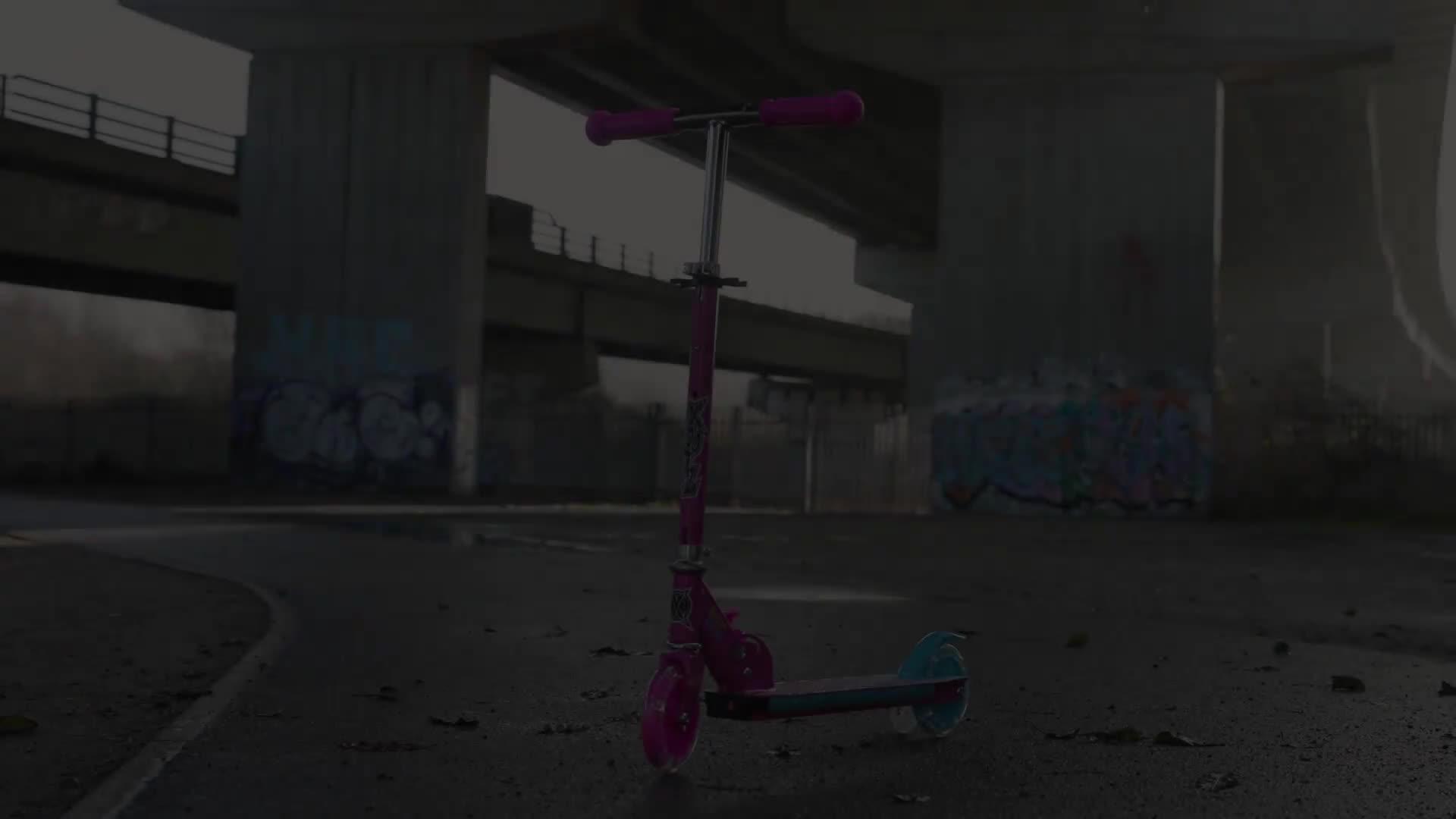 Image thumbnail 4 of 4 of XOOTZ Wild Rider LED Scooter - Pink Leopard