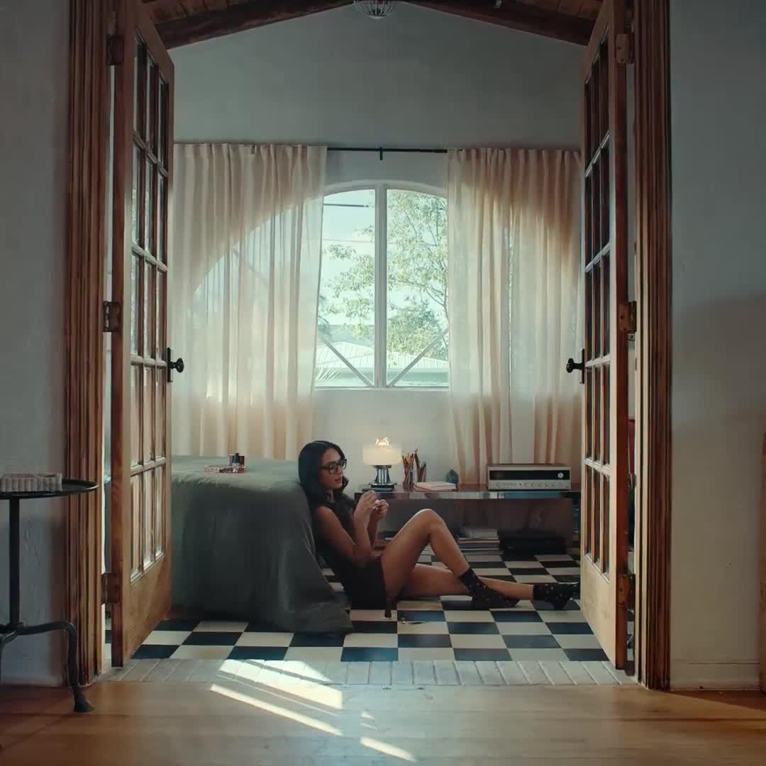 Image thumbnail 8 of 8 of Ray-Ban Meta Skyler - Shiny Chalk Gray, Gradient Cinnamon Pink