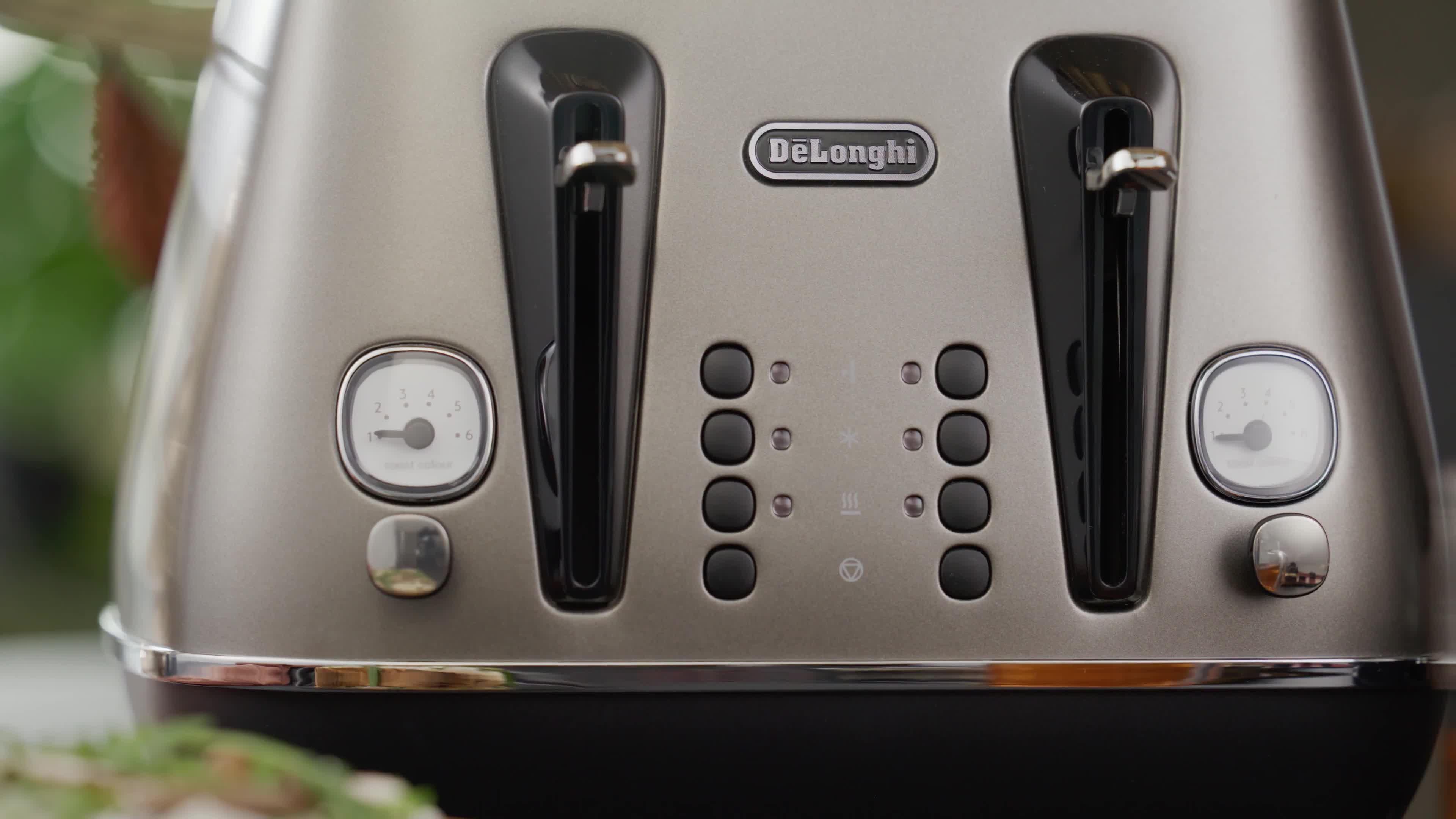 Image thumbnail 8 of 8 of DeLonghi Distinta X Titanium 4-Slice&nbsp;Toaster