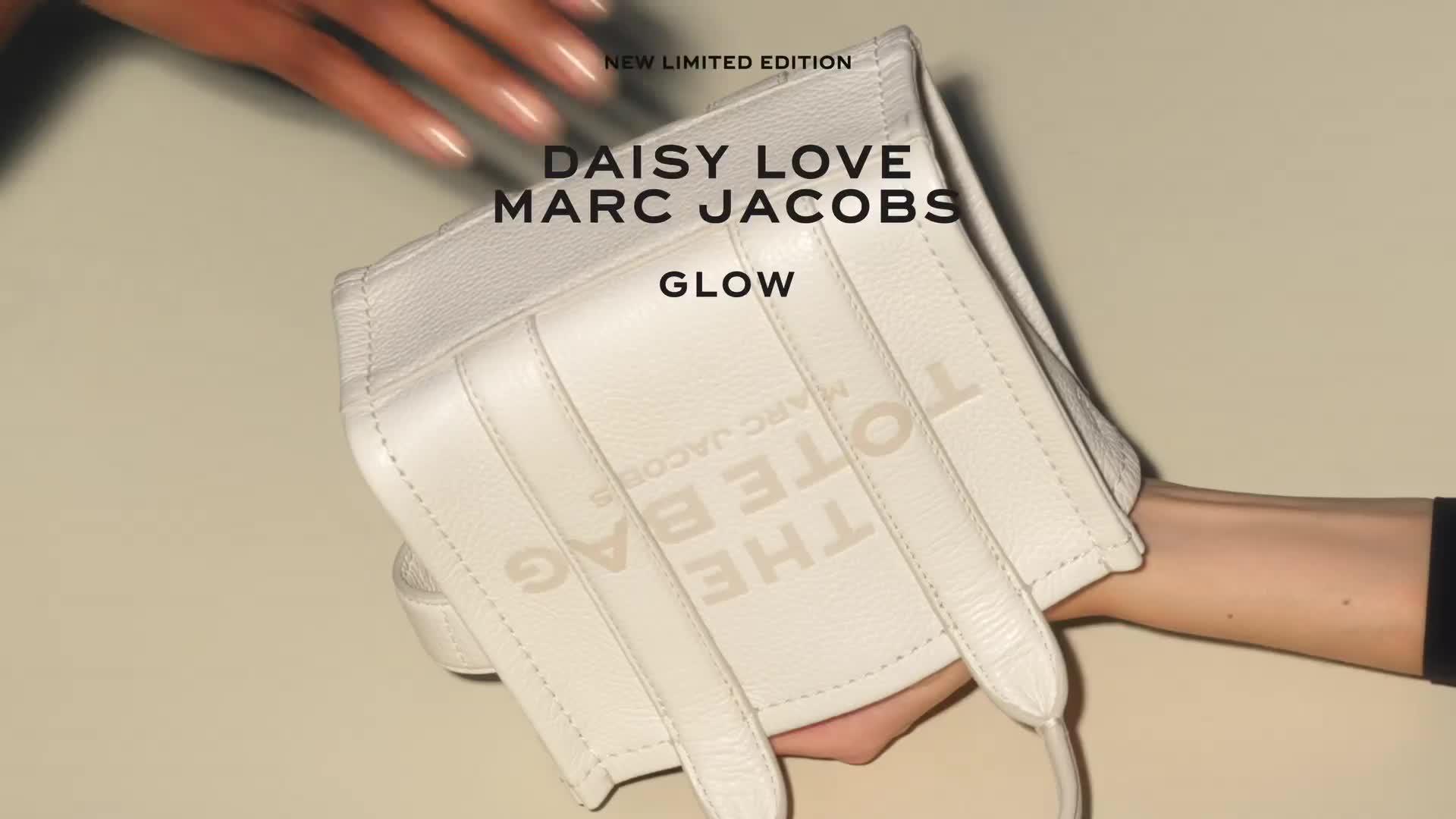 Image thumbnail 7 of 7 of MARC JACOBS Daisy Love Glow Limited Edition EDT for Women -&nbsp;50ml