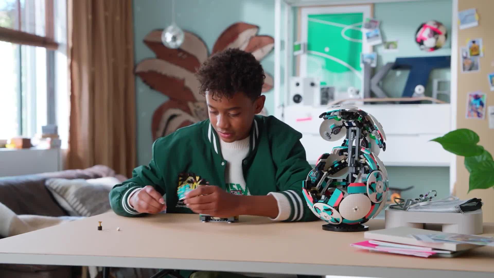 Image thumbnail 8 of 8 of LEGO Football - 3D Display Model Building Kit 43019