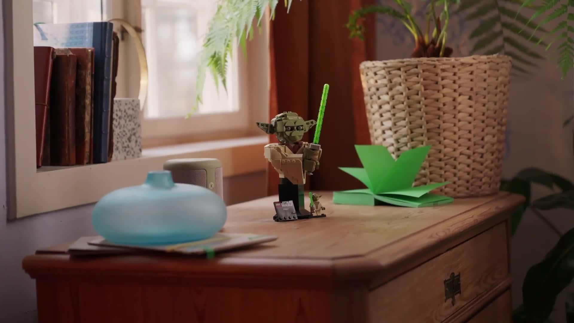 Image thumbnail 8 of 8 of LEGO Star Wars YODA MINI BUST