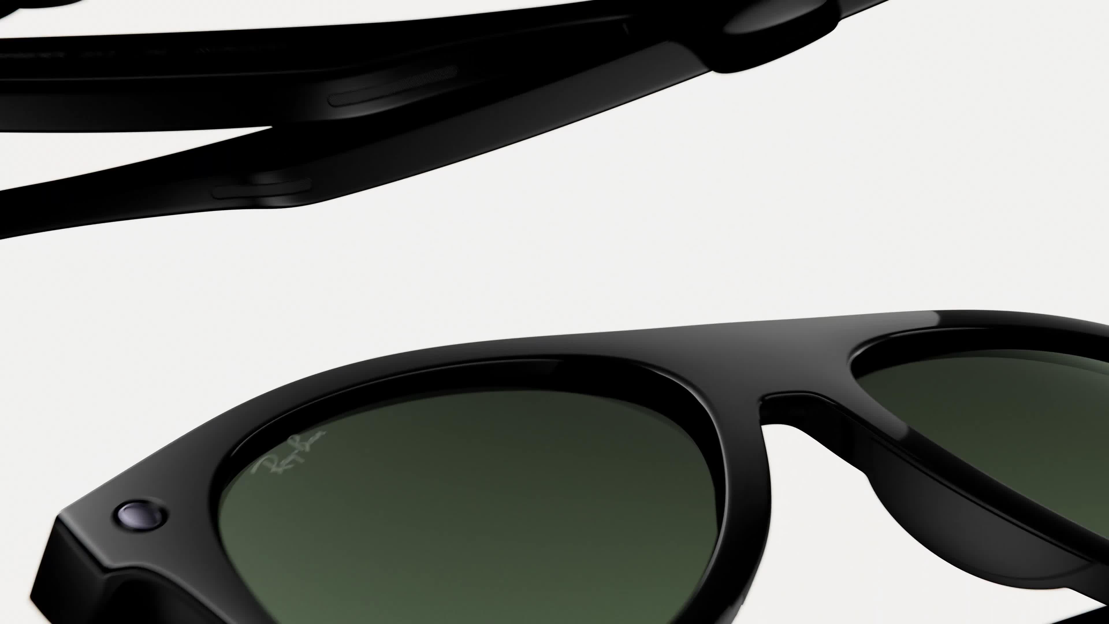 Image thumbnail 7 of 7 of Ray-Ban Meta Aviator (Gen 3) -&nbsp;Shiny Black, Transitions&reg; Green Lenses